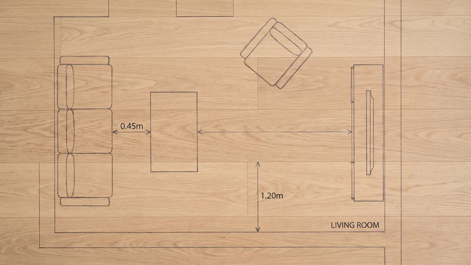 Plan de salon avec les mesures de l'espace entre le canapé et la table basse, et de l'axe de passage principal